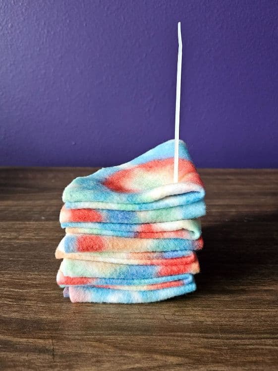 8 folded circles on a zip tie with the folded seams alternated.